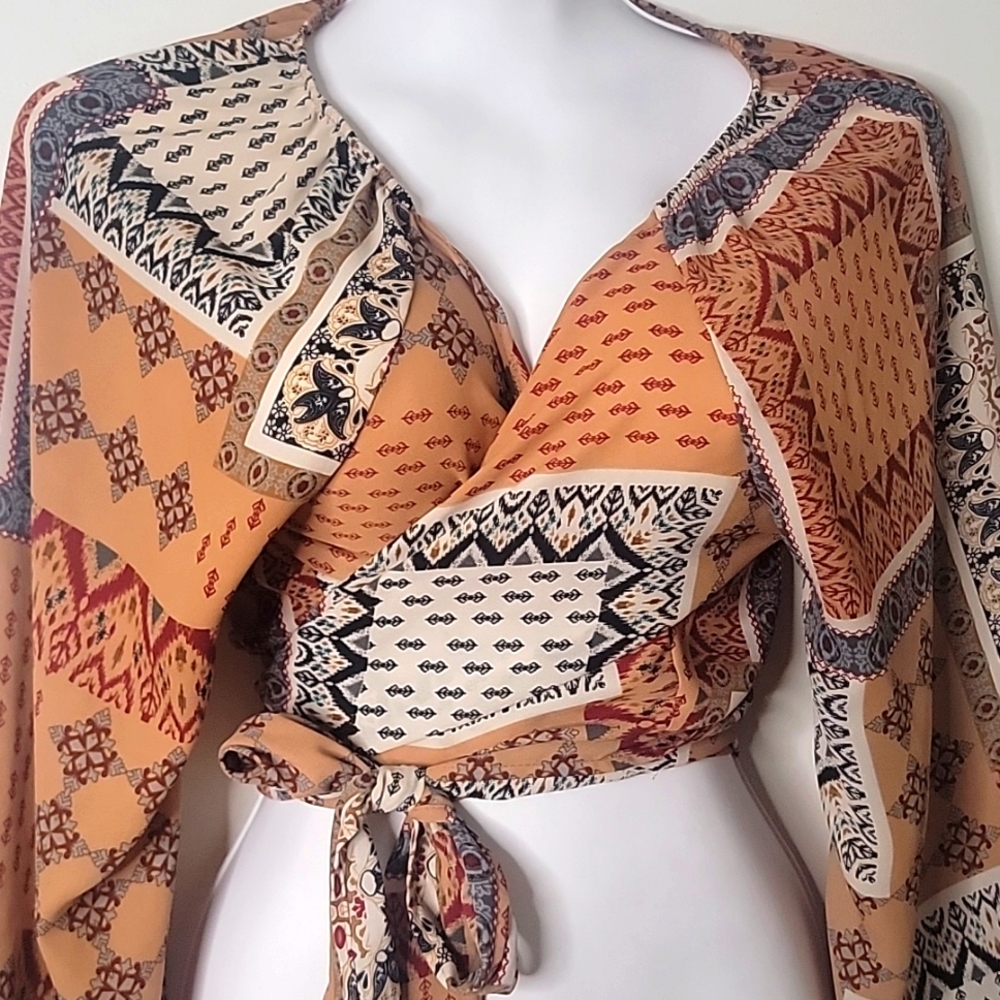 Patterned wrap top - Picture 2 of 2